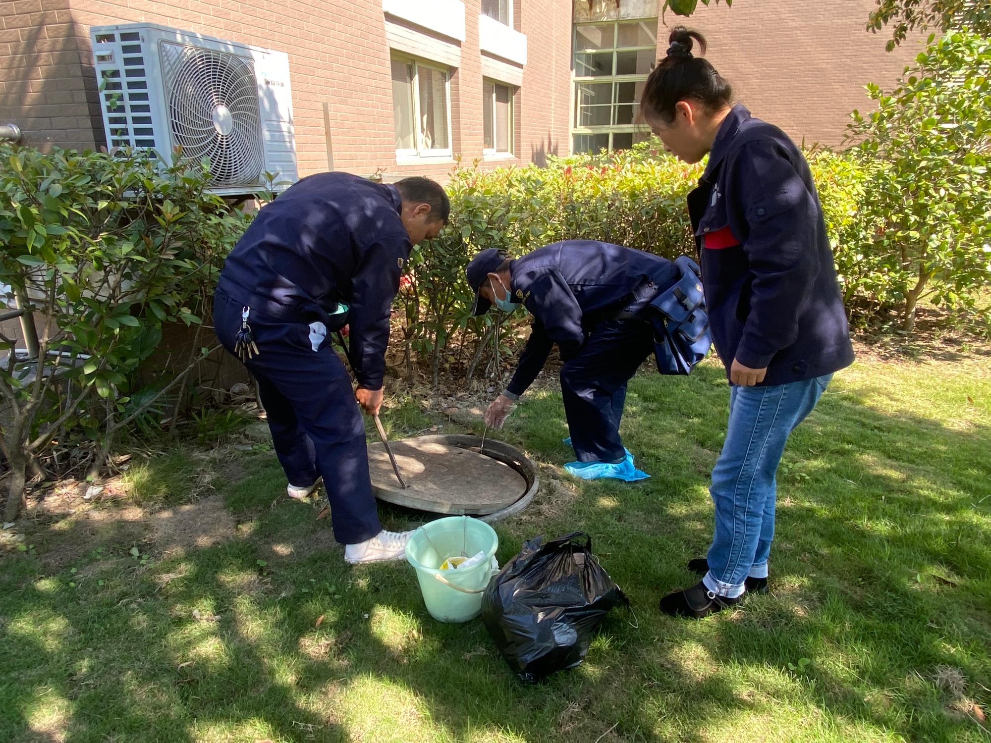 物业部开展秋季&ldquo;除四害&rdquo;消杀活动