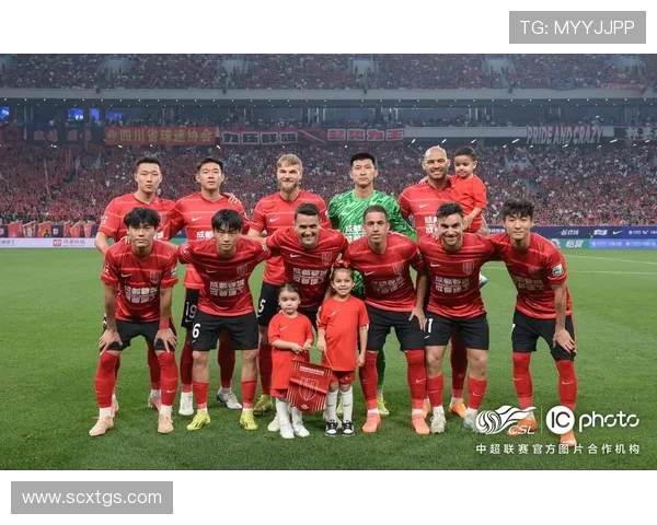 被足球无情踢中却依然坚持赛场的球星们背后的坚持与奋斗